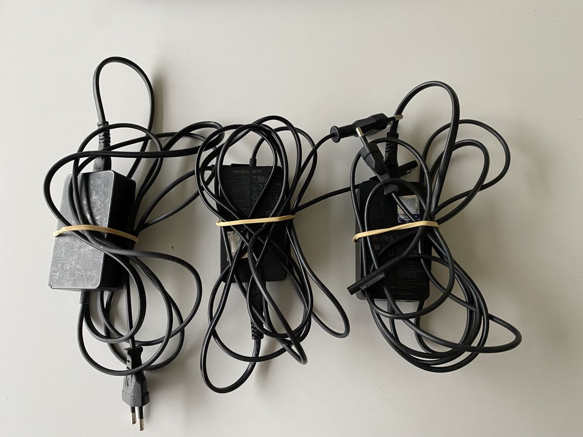 Chargeur: 3 Microsoft Surface Netzteile 65W Modell 1706 gebraucht – D'occasion à Wädenswil par JJ15 2