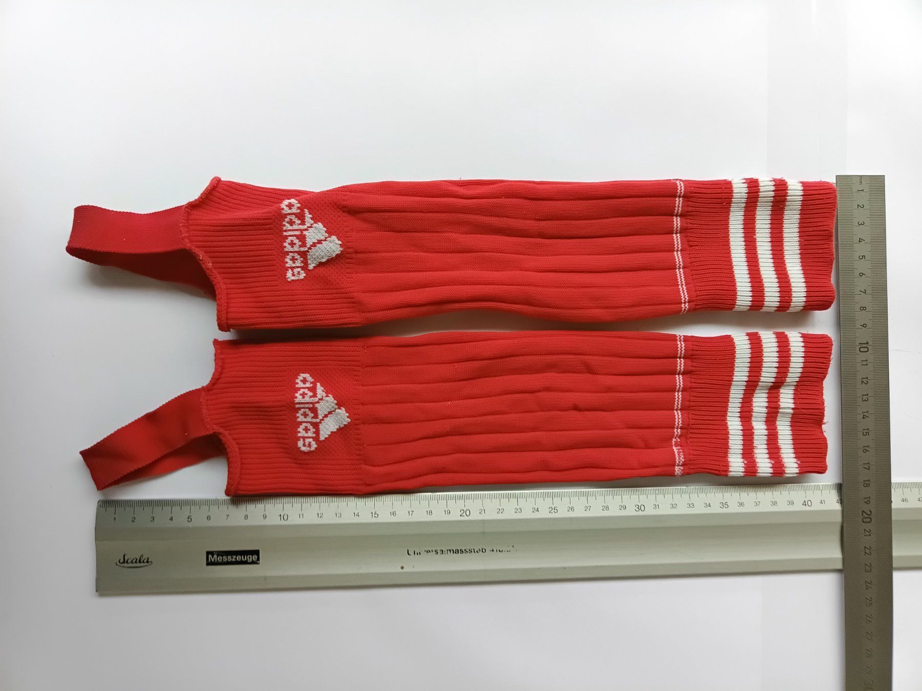Adidas Calze: Rote Adidas Stulpen – Usato da Wängi venduto da Ladys_First