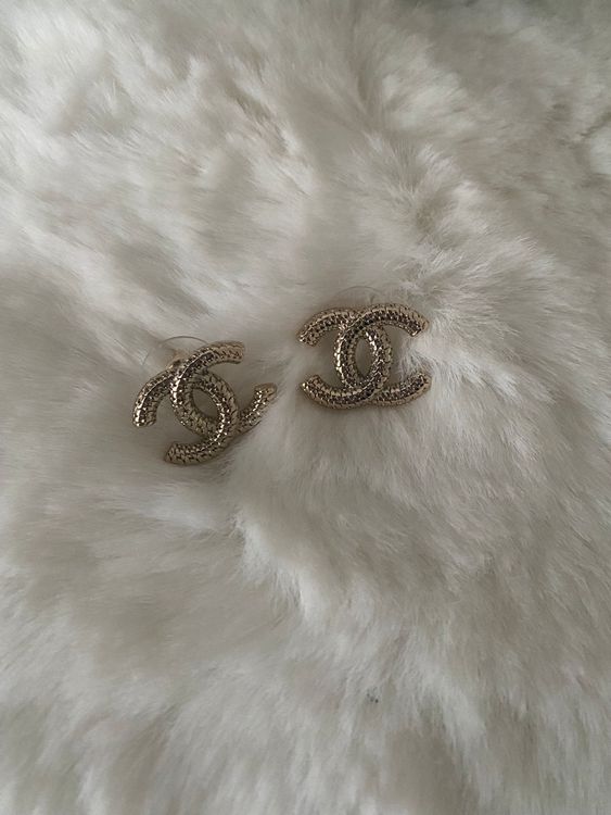 CHANEL Metal CC Stud Earrings Gold Snake Kaufen auf Ricardo
