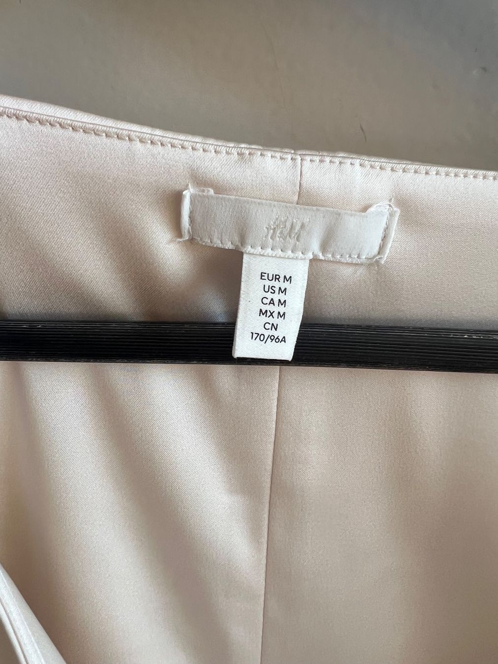 H&M Camicette: H&M Satin Bluse / creme weiss / Größe M – Nuovo (secondo la descrizione) da Effretikon venduto da YaMn 3