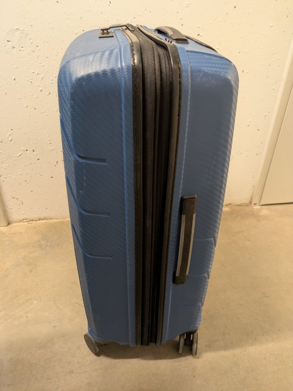 Valigie: Suitcase SWISS BAG blue – Usato da Vessy venduto da Krono5 4