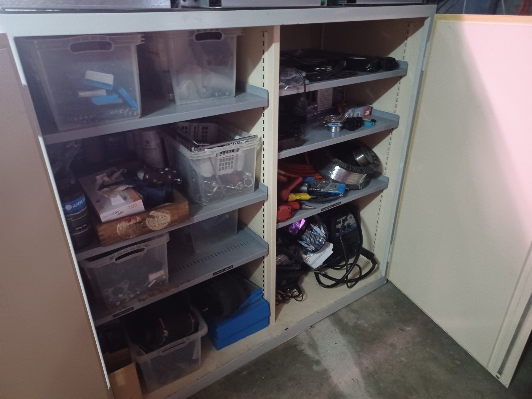 Lista Armadi: Lista Stahlschrank – Usato da Ebmatingen venduto da swiss.canadian 1