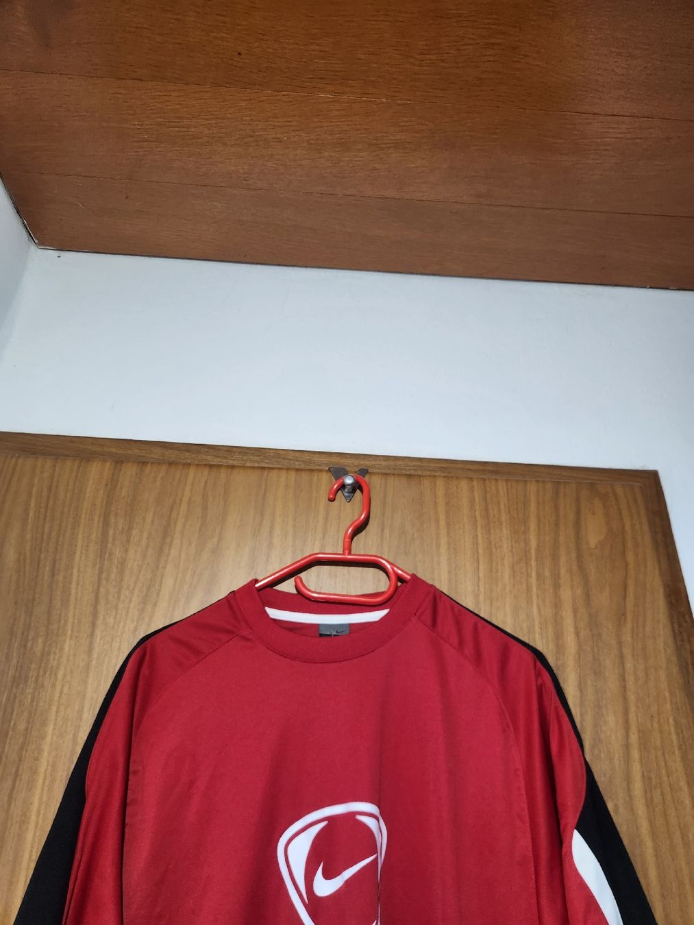 Nike T-shirt: T-shirt Nike rouge taille L  – Usato da Niedergösgen venduto da Eva2410 2
