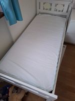 Lit enfant IKEA 70 x 140 avec matelas et duvet