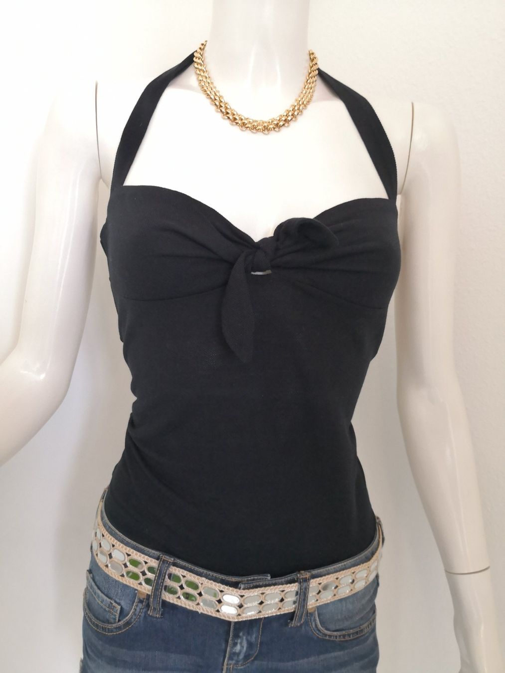Mango Top: 🤩MANGO TOP SCHWARZ MIT KNOTEN – Usato da Olten venduto da Naja-Twins-Twins 1
