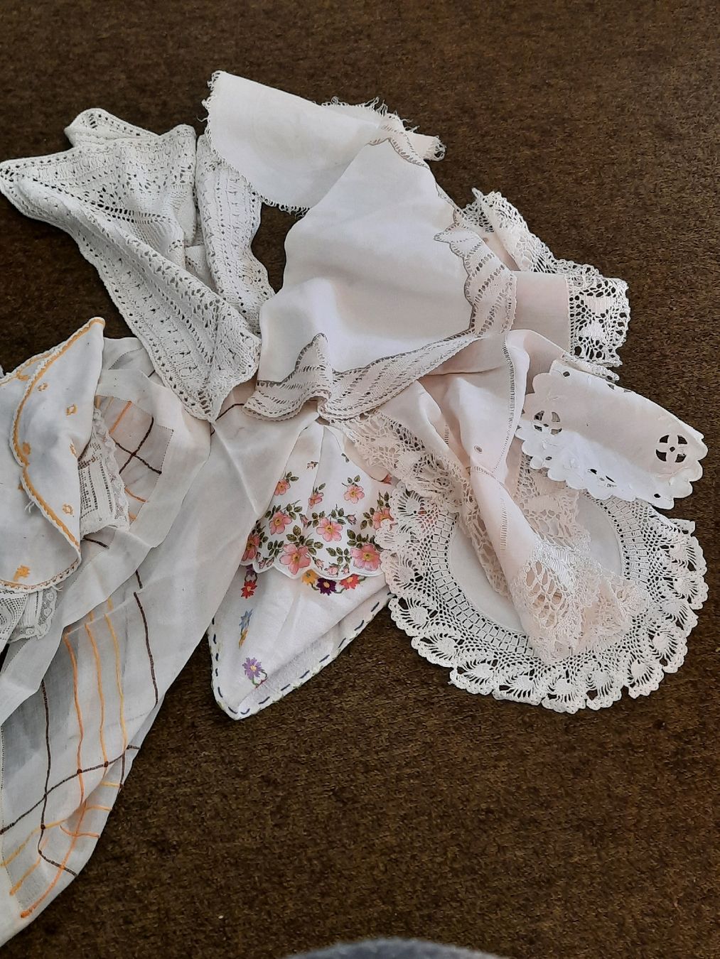 Tutte le decorazioni: ca. 15 schöne Deckeli – Usato da Busswil BE venduto da balu37 2