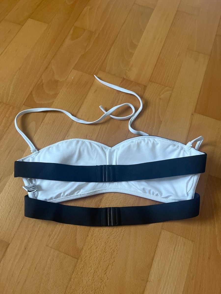 Calvin Klein Maillots de bain & Bikinis: Calvin Klein Bikinioberteil – D'occasion à Zürich par dil_mdn7 1