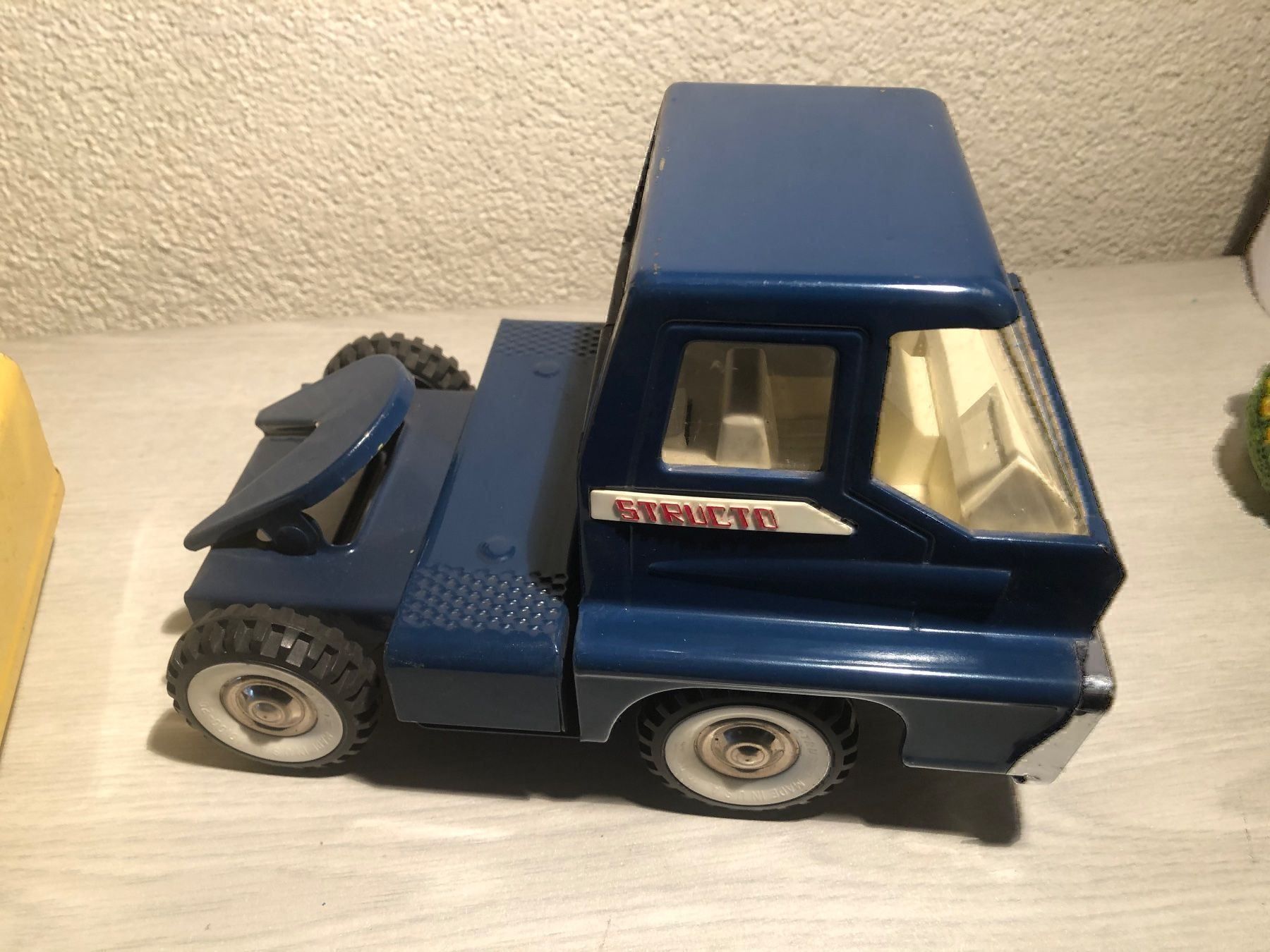 Bburago Modellini d'auto: Blechautotransporter v.STRUCTO Modell inkl. Modellauto 4stk. – Usato da Belp venduto da Kbasic 3
