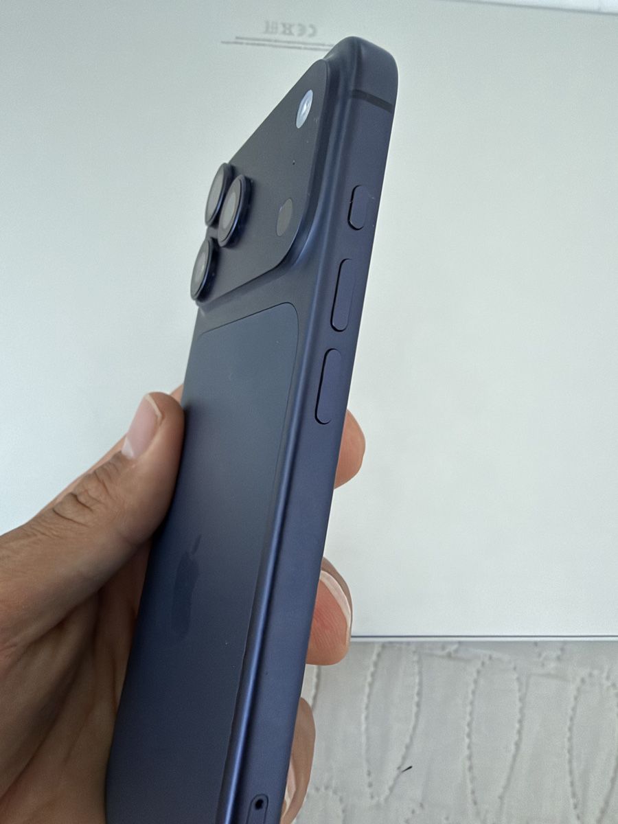 Apple Portables: iPhone 17 pro Max iCloud gesperrt – Défectueux à Zürich par gho_6zlg 2