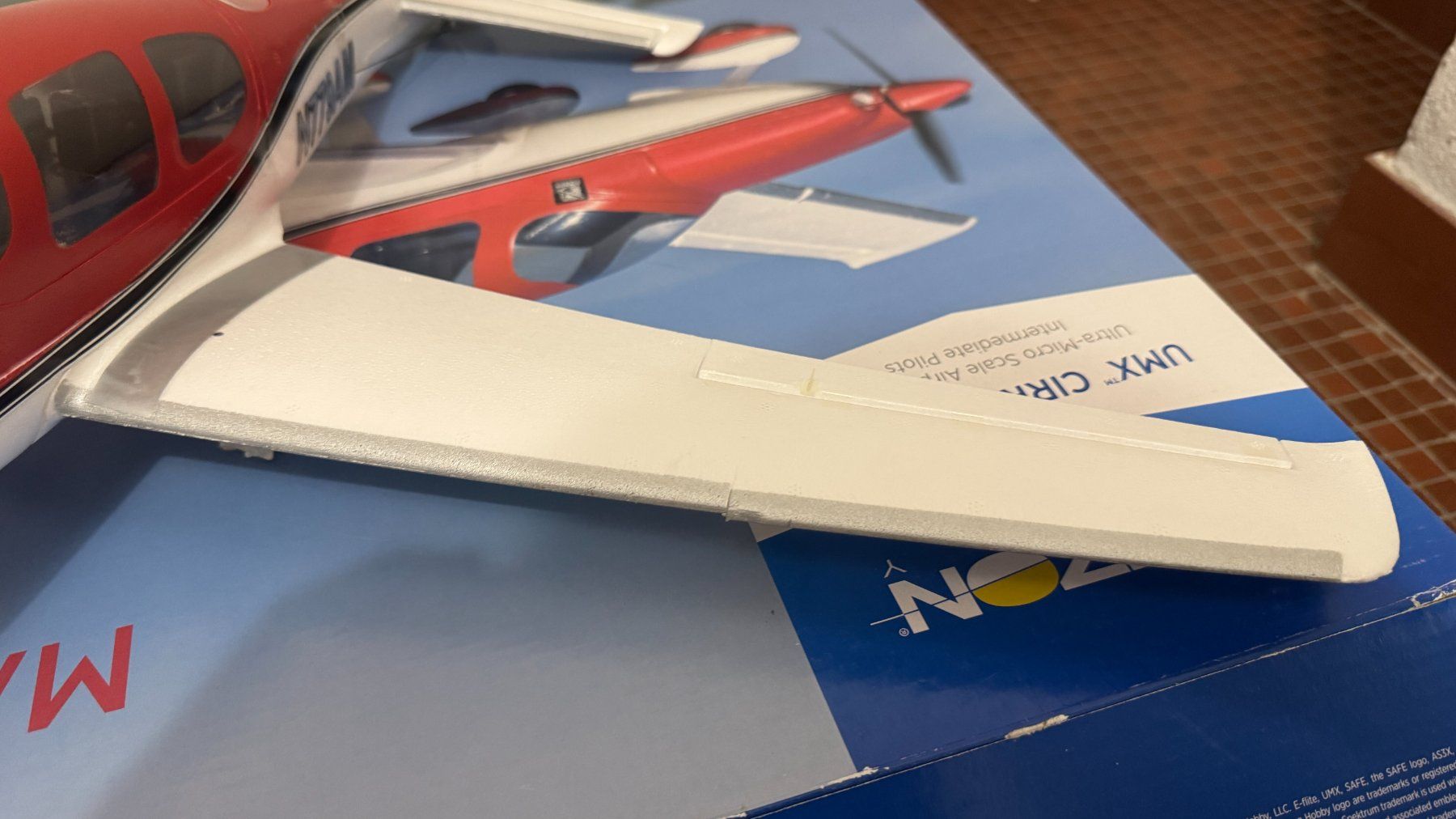 E-Flite Modellismo RC: UMX Cirrus SR22T – Usato da St-Sulpice VD venduto da babou79 6