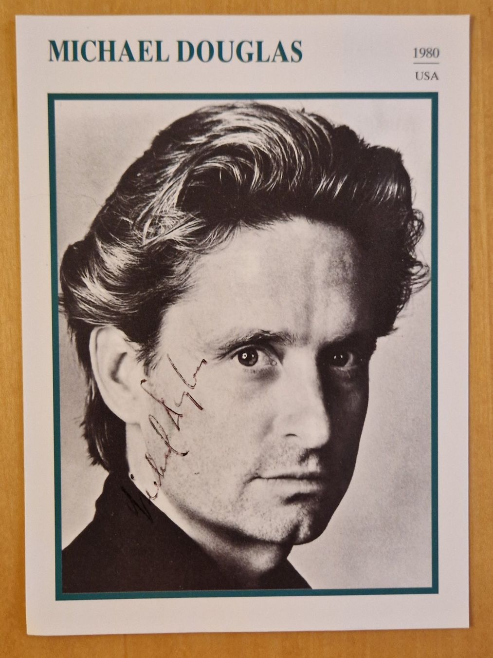 Autografi: Michael Douglas, Original Autogramm auf Karte – Usato da Salmsach venduto da Schusoa