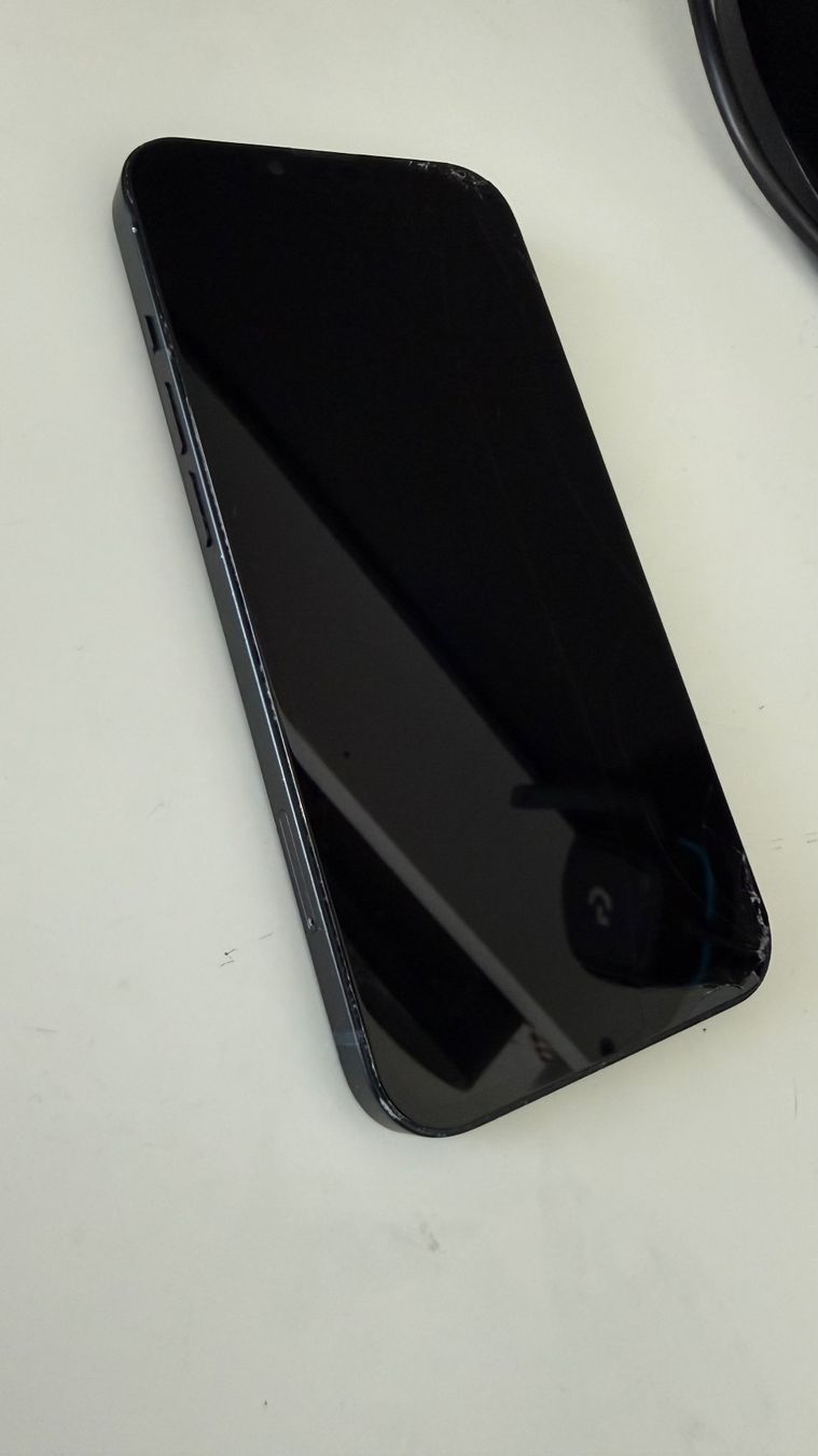 Apple Telefoni cellulari / Smartphones: iPhone 13 noir, 128GB – Usato da La Neuveville venduto da ism_8qnt