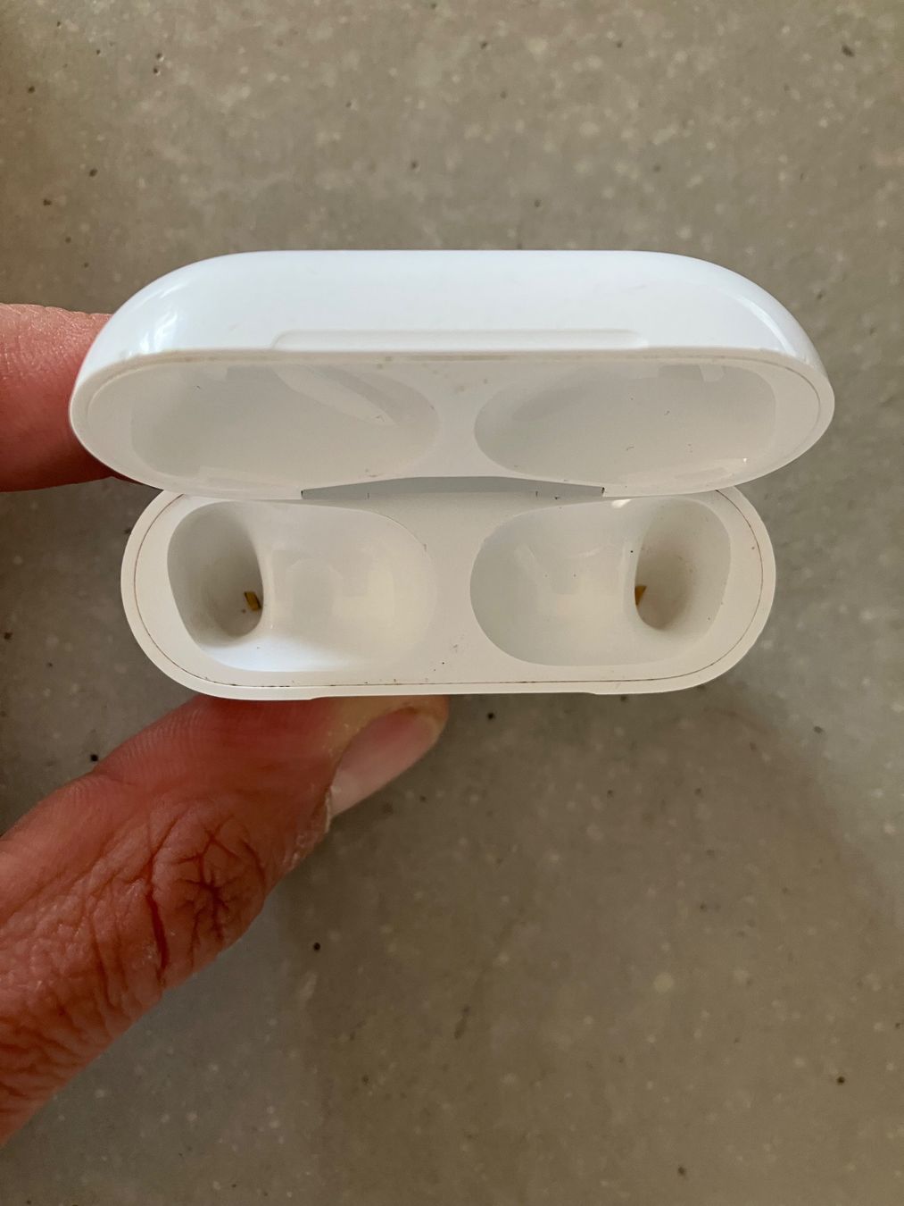 Apple Cuffie: APPLE AIRPODS PRO 2 Case – Usato da Lausanne venduto da mr.v 3