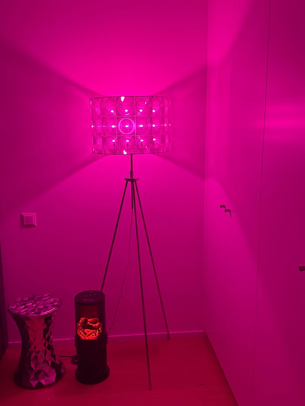 Pfister Lampade: Lampe Design Chromé Pfister Meuble Led-Color télécommandé – Nuovo (secondo la descrizione) da St-Aubin-Sauges venduto da Vente-Articles 2