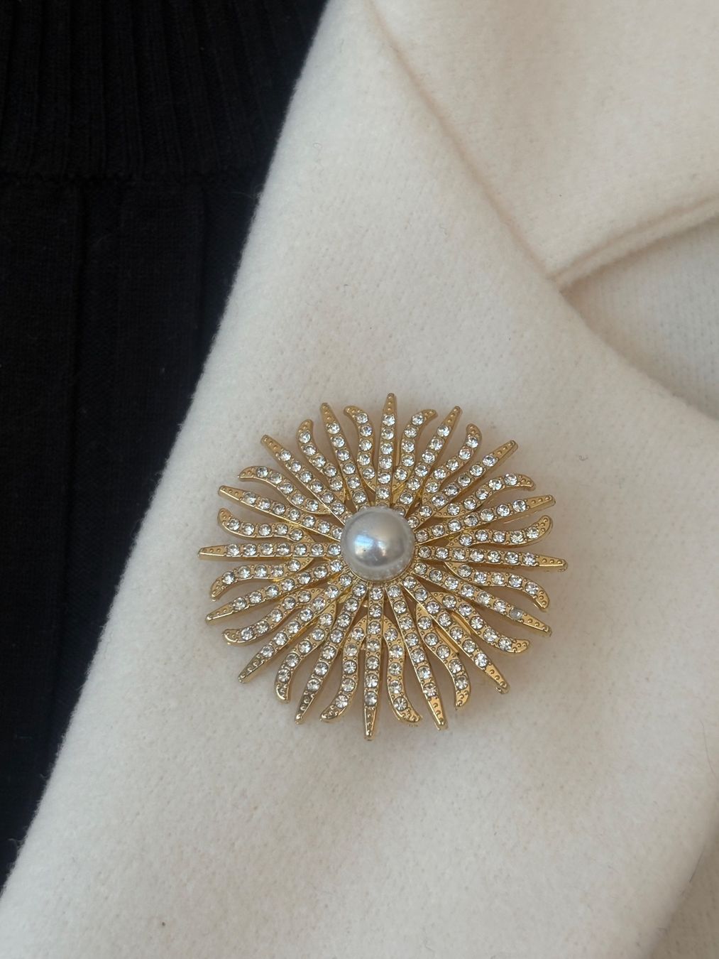 Spille & Fermagli: Luxus Elegante  Brosche Farbe: Gold – Nuovo (secondo la descrizione) da Biel-Bienne venduto da Roserosse13 1