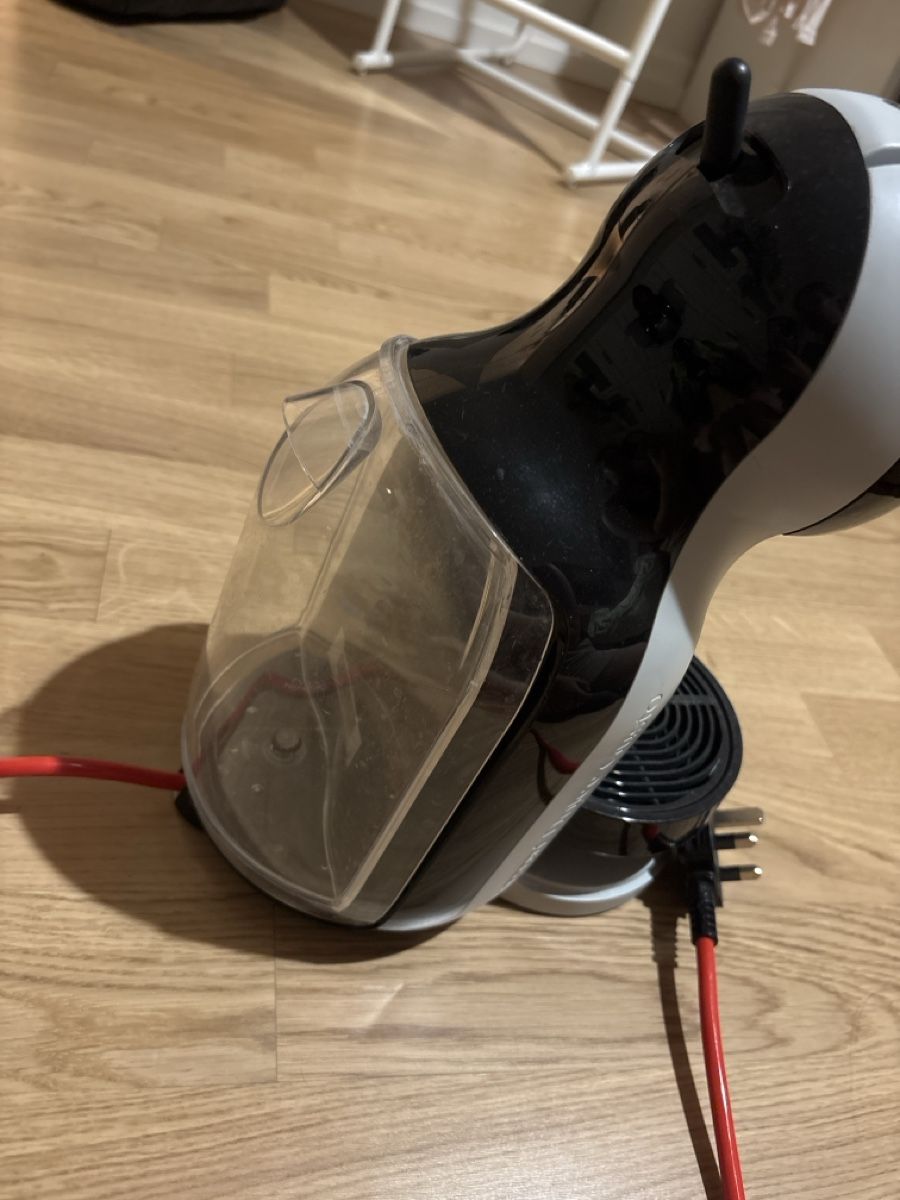 Nescafé Kaffeemaschinen & Espressomaschinen: Nescafe Dolce Gusto coffee machine black white – Gebraucht aus Basel von mai_q5gs 1
