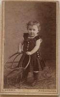 CDV L. Gerber, Romanshorn - Kind mit Stuhl