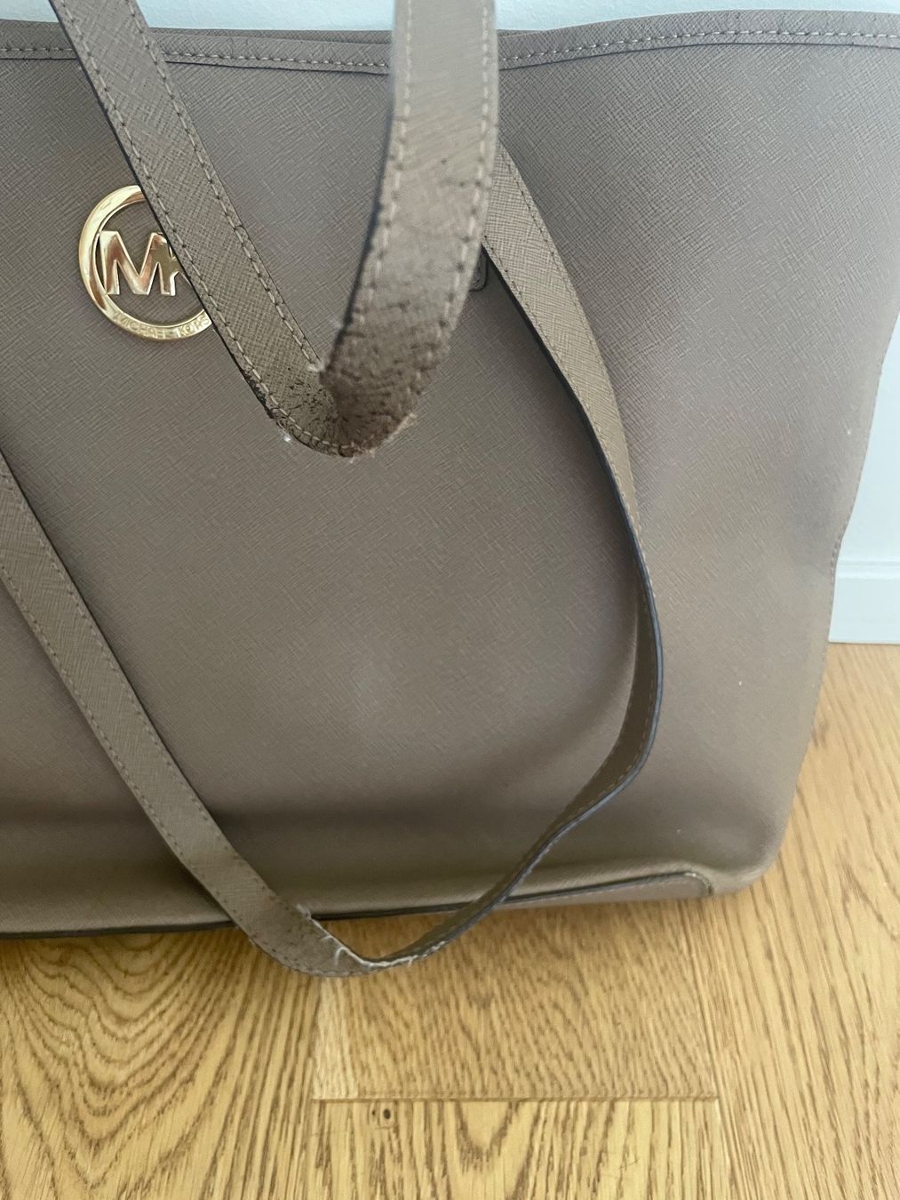 Michael Kors Taschen für Damen: Michael Kors Tasche gross beige Shopper – Gebraucht aus St. Gallen von jojan 2