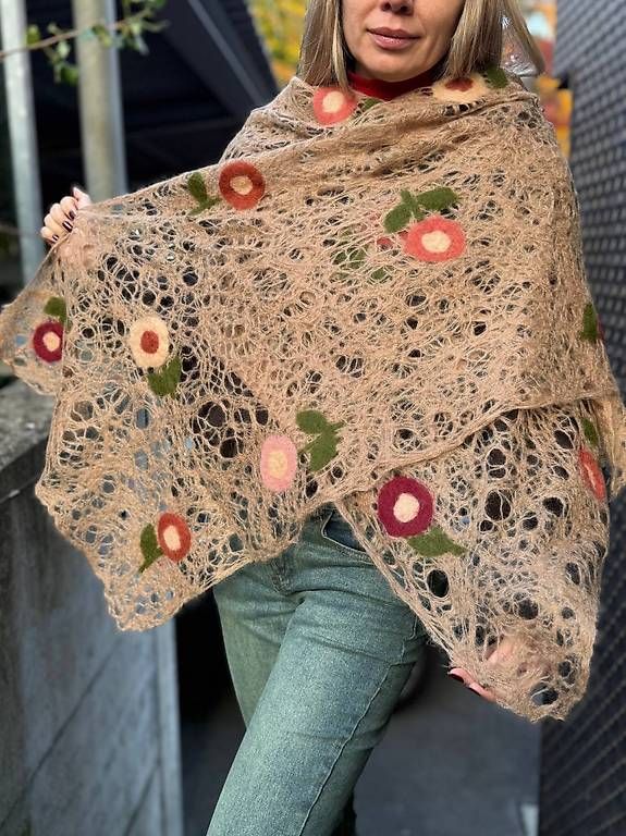 Foulard & Sciarpe: Brauner Mohairschal mit Blumen-Motiven – Usato da Thalwil venduto da han_2b8c