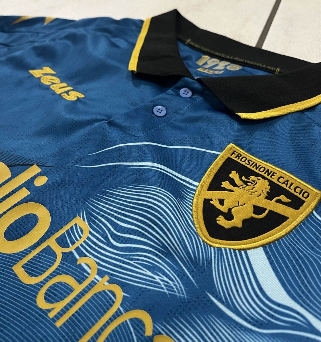 Canottiere & Pantaloni: Frosinone Fourth Kit 23/24 (Soule) – Usato da Fahrwangen venduto da rocer7 1