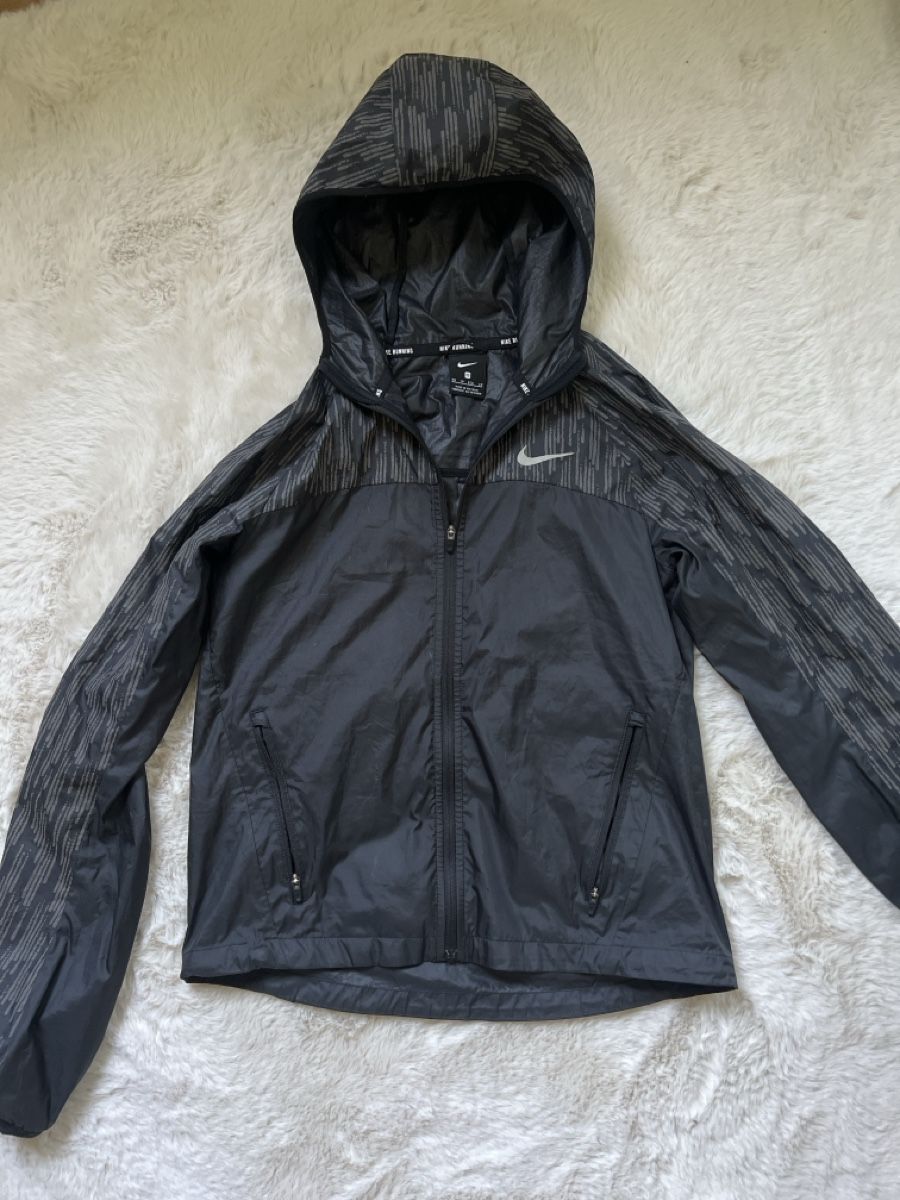 Nike Giacche: Veste Nike running – Usato da Vauffelin venduto da lia_957c