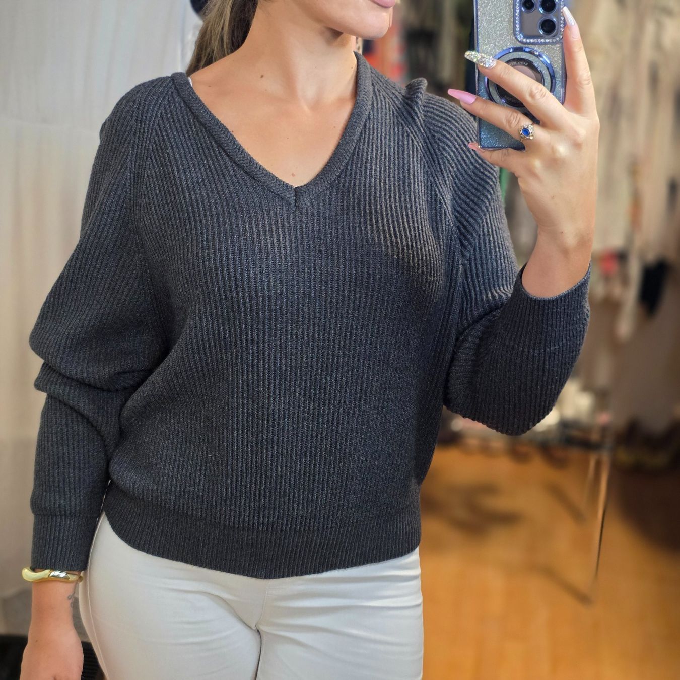 Pullover & Sweatshirts: Strickpullover Grau V-Ausschnitt Oversize M/L weich modern – Gebraucht aus Wald ZH von CapLux 2