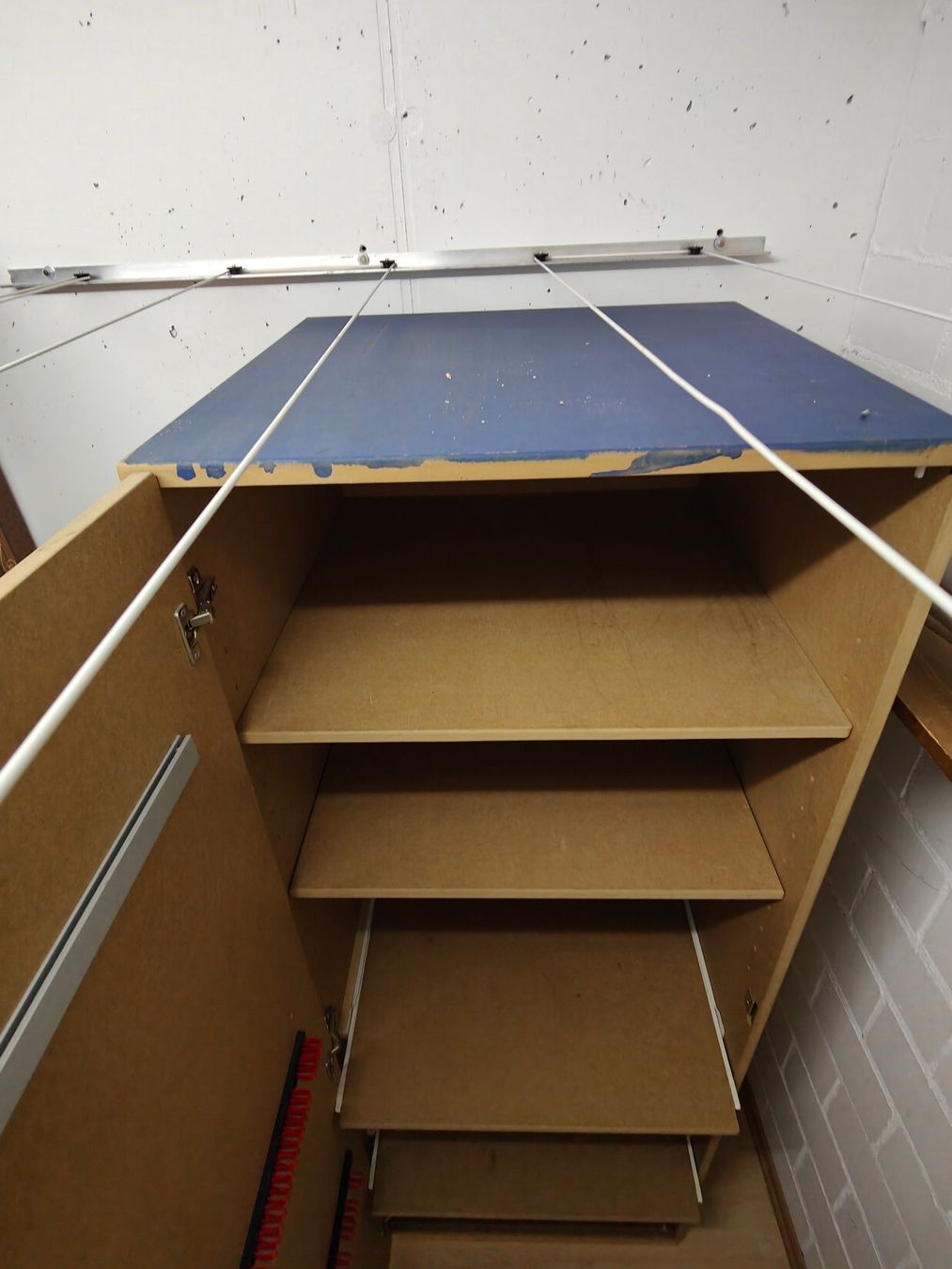 Armoires: Schrank für Keller, Garage oder Werkstatt – D'occasion à Mels par velo-city 6