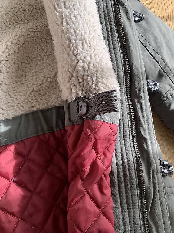 Vestes & Manteaux: Jacke olivgrün in Grösse 128 – D'occasion à Otelfingen par che_26d5 3