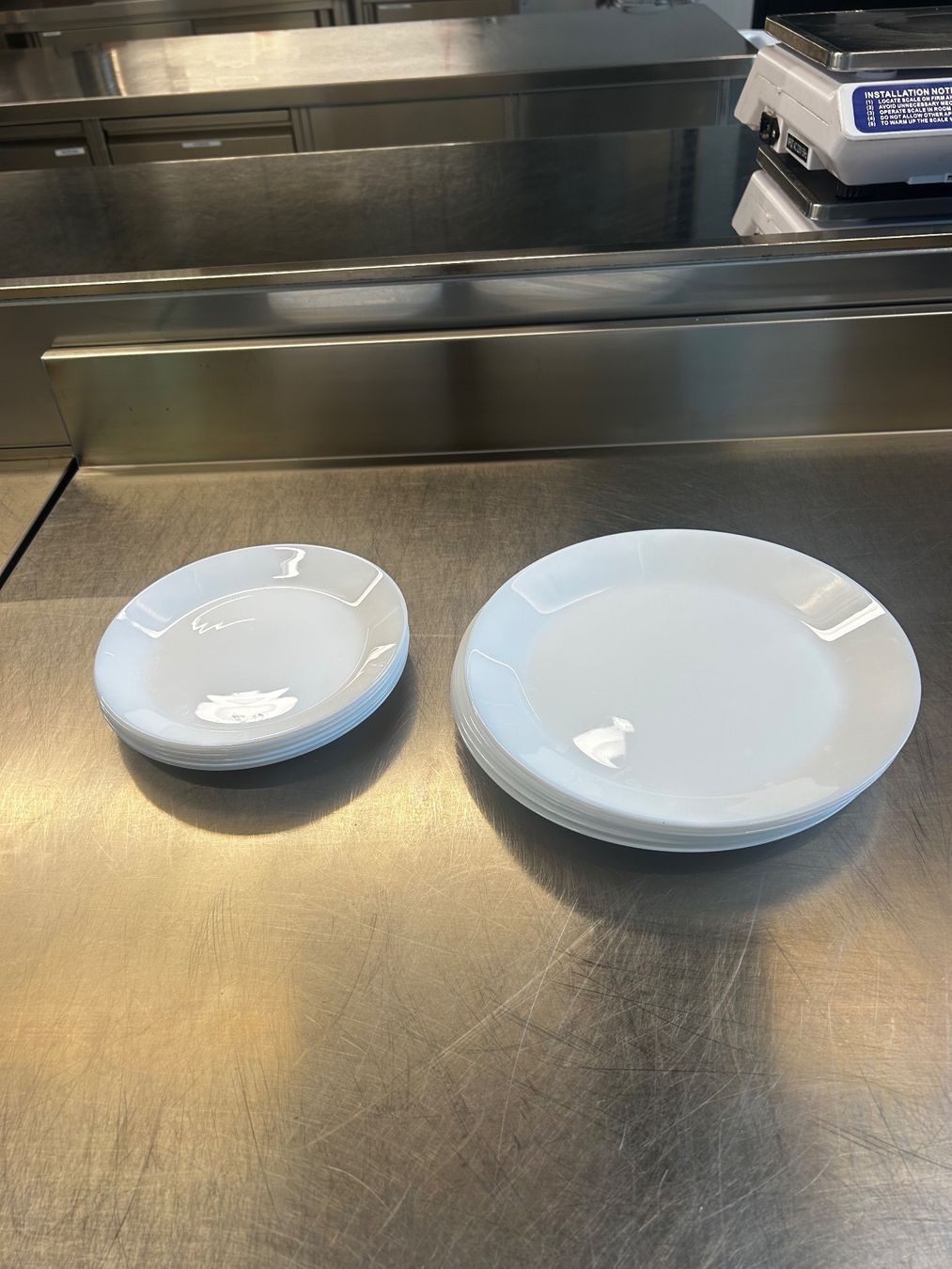 Ikea Teller: 6 + 6 weisse Ikea Teller (fast) Gratis – Gebraucht aus Zürich von bakery_nors