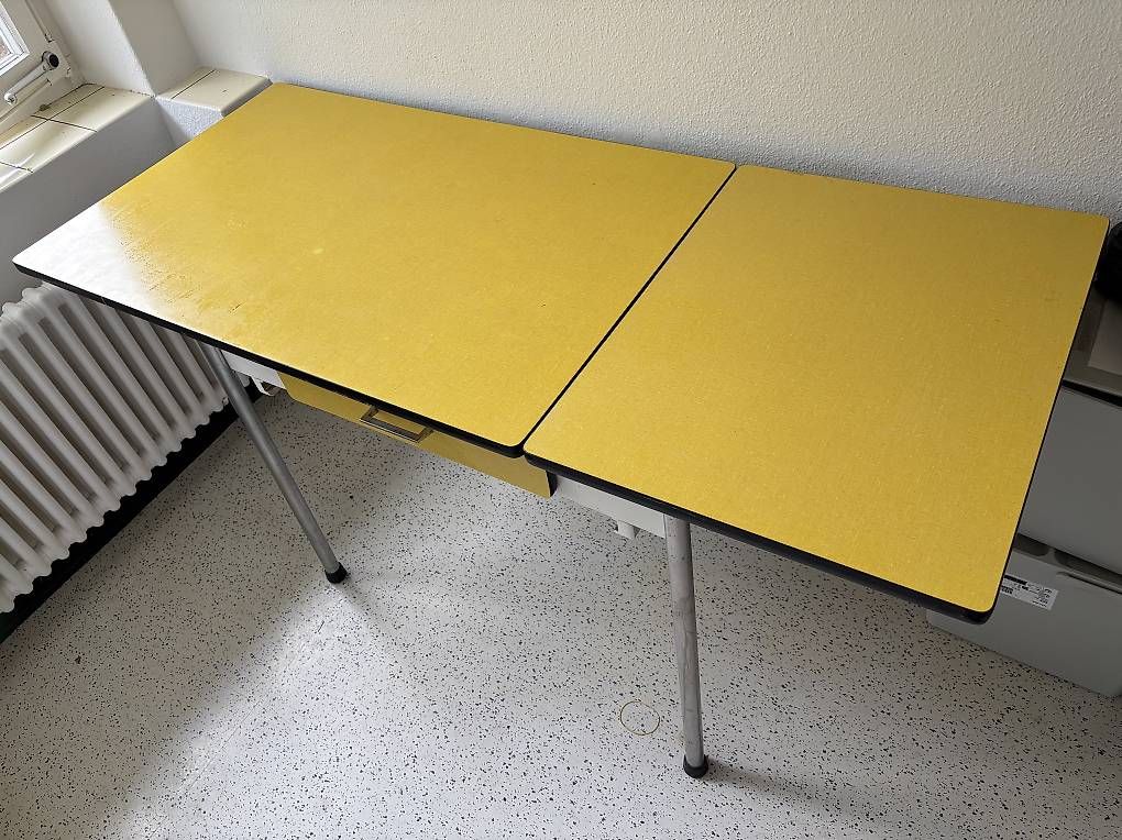 Tables: Küchentisch vintage – D'occasion à Biel/Bienne par dhe_k6rc 1
