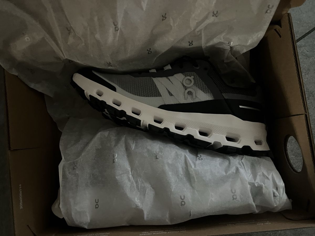Damenschuhe: On Cloudvista – Neu und originalverpackt aus Basel von lbl_plt6 3