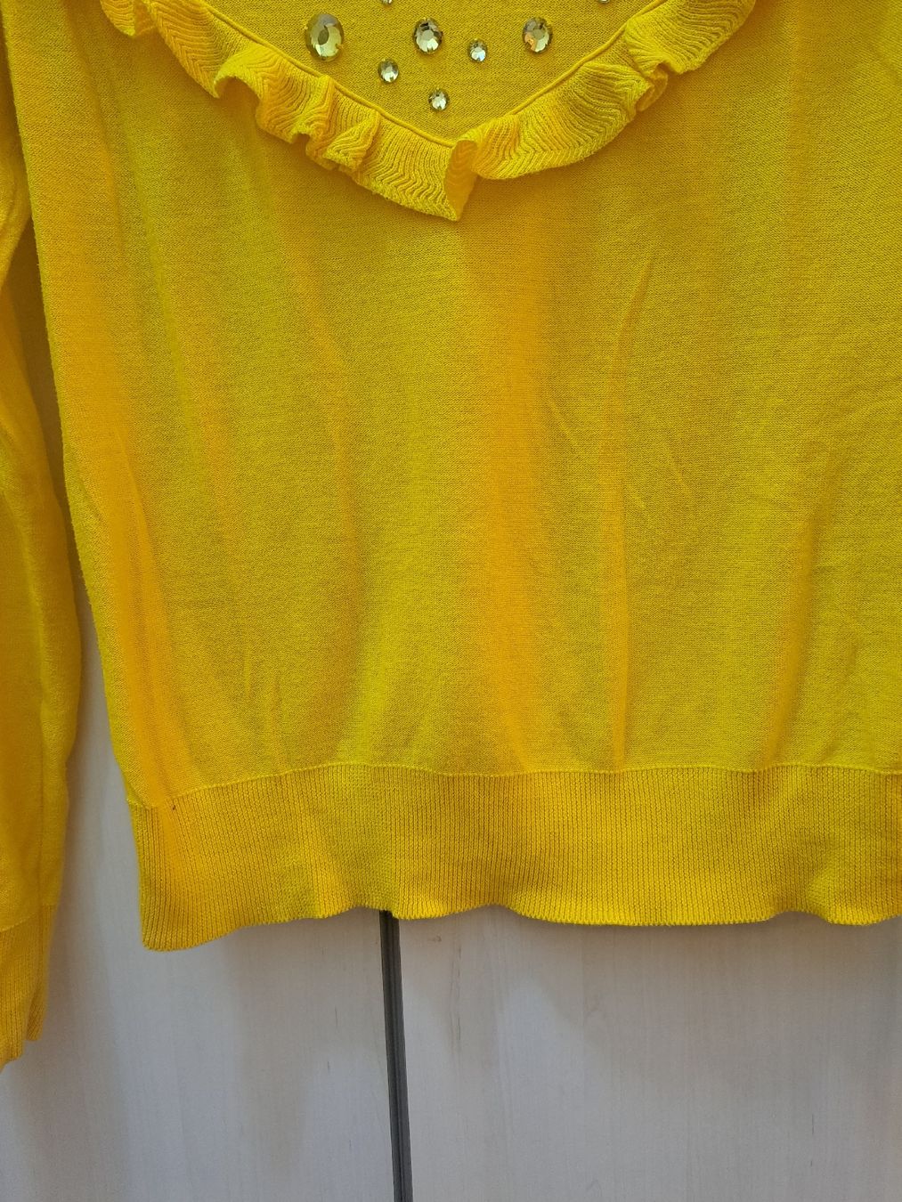 Sonia Rykiel Pulls & Sweat-shirts: Pull jaune à strass Sonia Rykiel - Taille S – D'occasion à Chêne-Bourg par mar_p5n7 2
