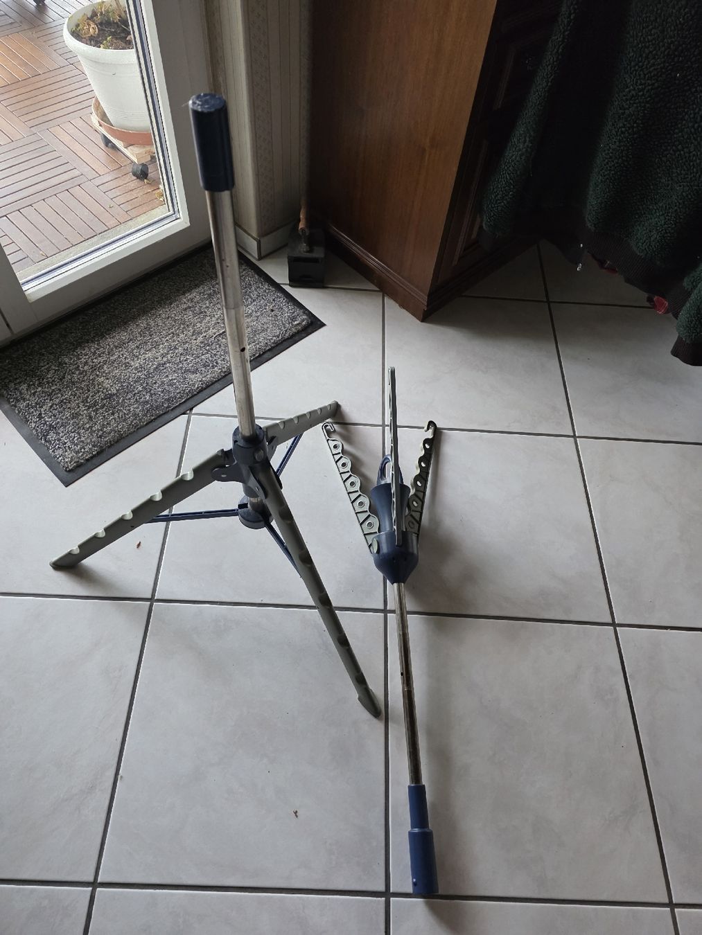 Guardaroba: Adjustable Clothes Airer - Perfect for Small Spaces! – Usato da Hinwil venduto da Ehretstock8 1