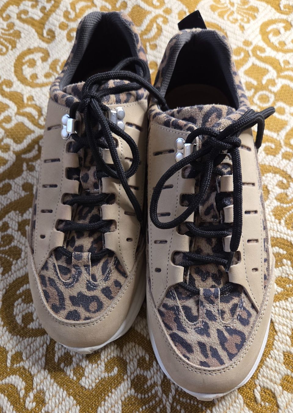 Scarpe da donna: Sneaker mit Leopardenmuster – Usato da Leissigen venduto da ali_k9v8 3
