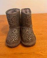 UGG Kinderboots Gr. 26 – Grau mit Glitzer-Leopardenmuster