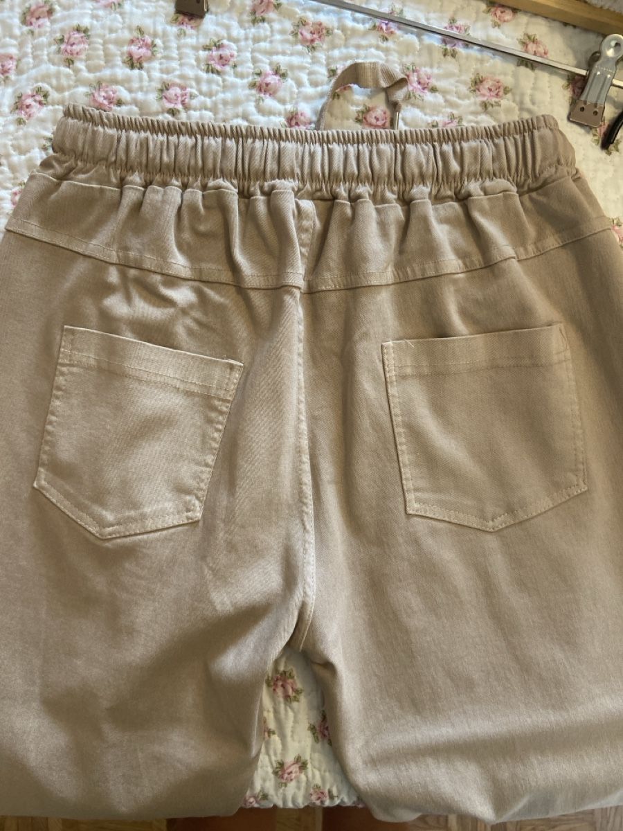Pantaloni: Pantalon beige taille unique bon état – Usato da Bouveret venduto da lescopinesdabords 2