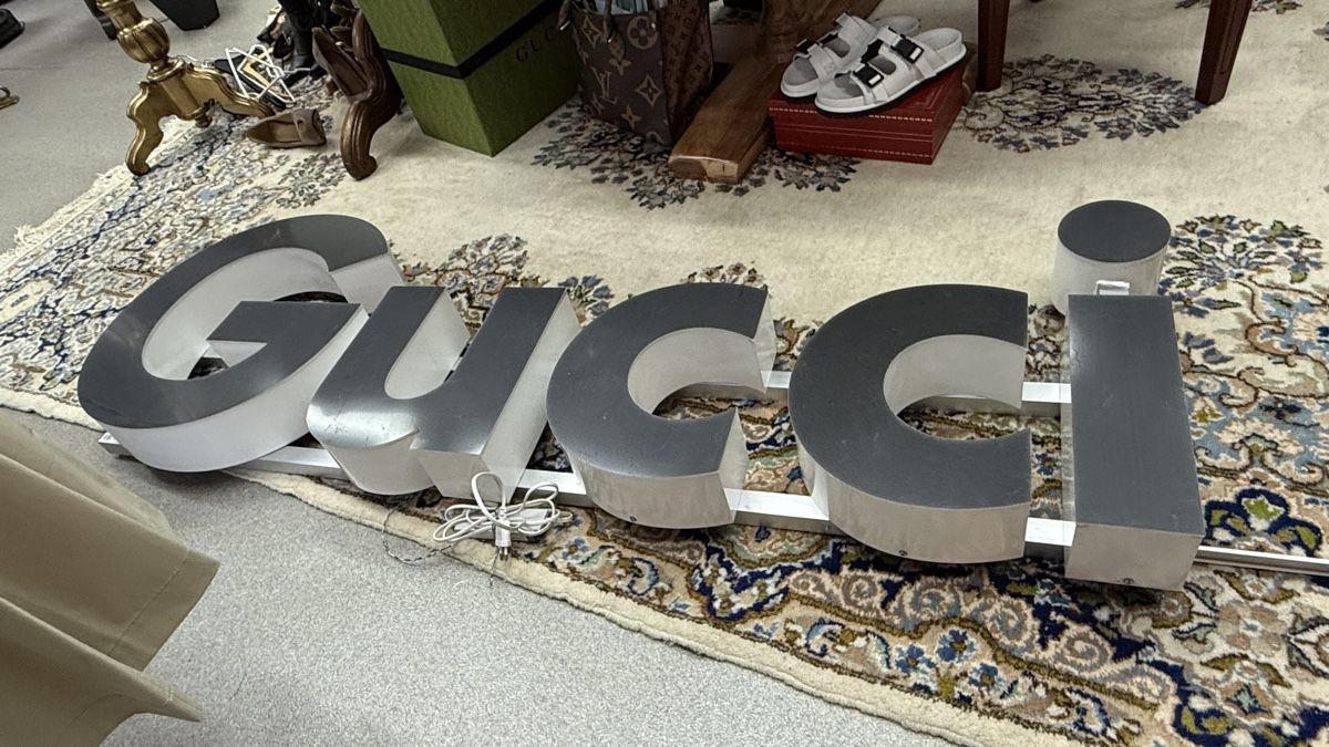 Lampade: Gucci Leuchtbuchstaben Werbeschild 150 cm  – Usato da Lachen SZ venduto da HelvetiaLuxury 5