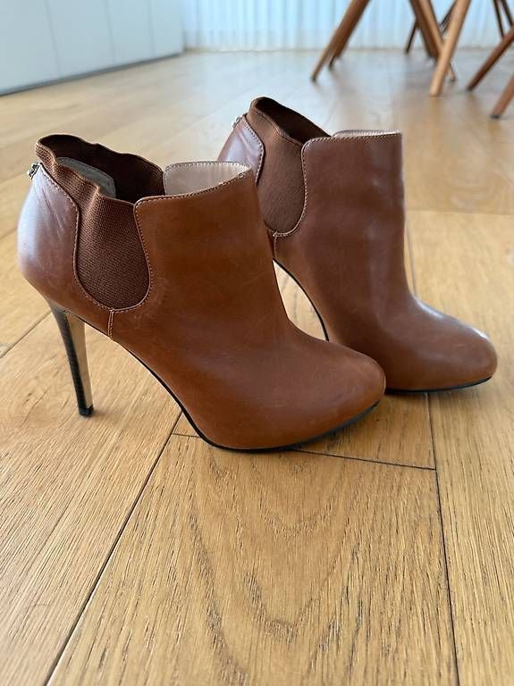 Scarpe da donna: Guess Lederstiefel / Stiefeletten – Usato da Immensee venduto da nadine.o