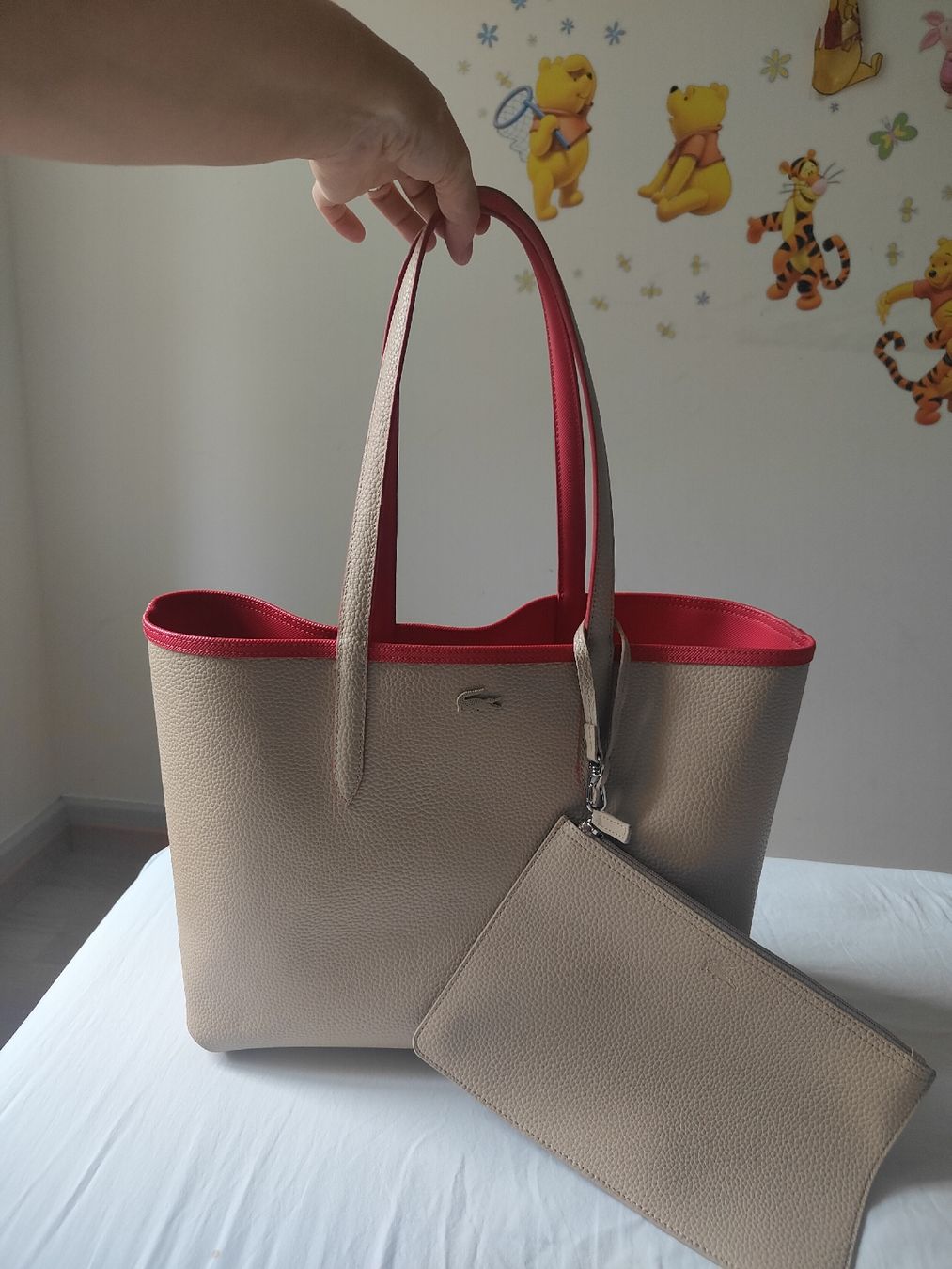 Lacoste Taschen für Damen: Sac cabas Lacoste réversible beige et rouge. – Neu (gemäss Beschreibung) aus Biel/Bienne von Edi5Roli3 1