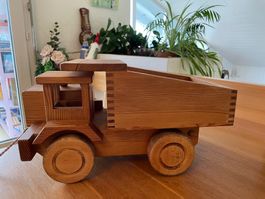 Holzlastwagen