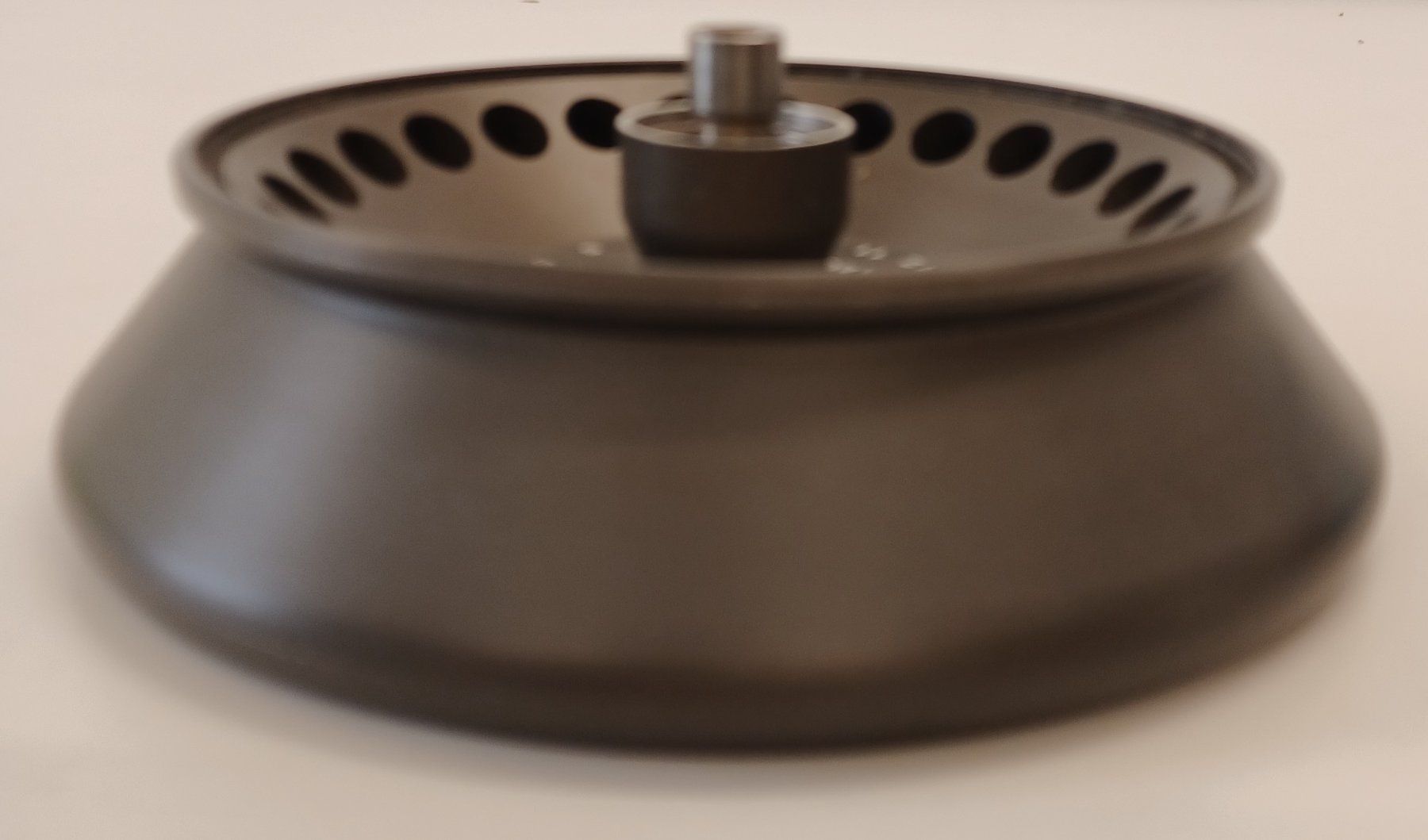 Accessori da laboratorio: Hettich Festwinkelrotor 2424 – Usato da Niederdorf venduto da LeptonAG_Labor 2