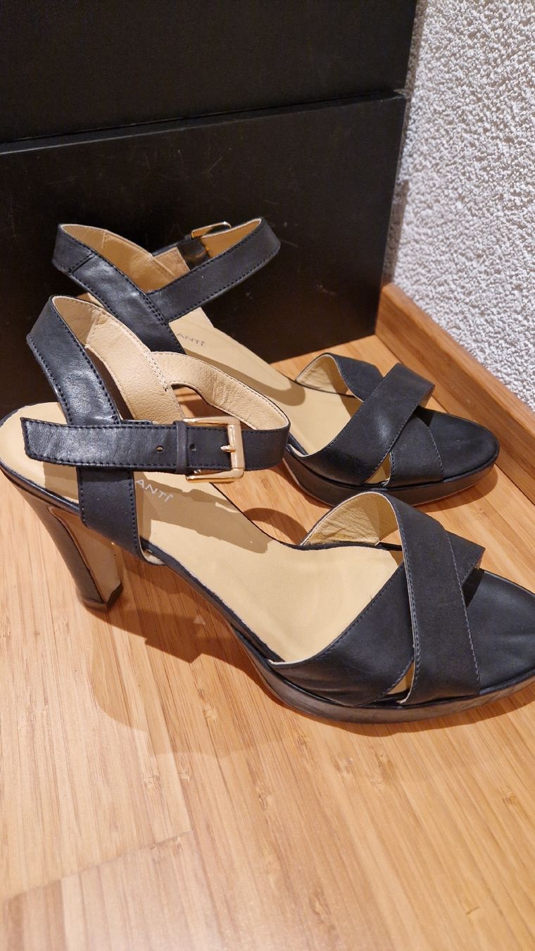 Damenschuhe: Sandalen mit Absatz – Neu (gemäss Beschreibung) aus Grenchen von Lexii_ 2