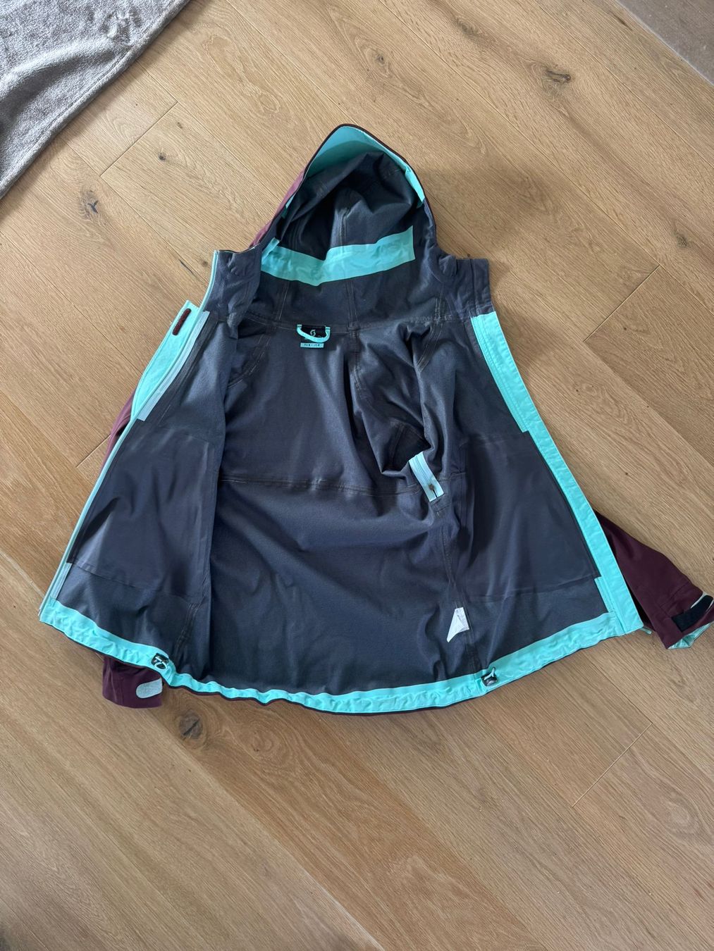 Scott Giacche: Damen Jacke Windstopper Grösse S – Usato da Berikon venduto da mezzze 2