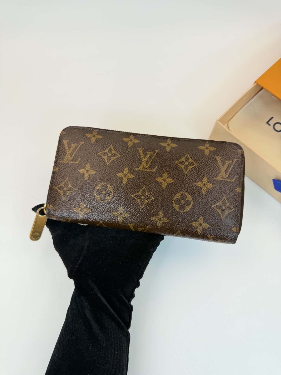 Louis Vuitton Portemonnaie: Louis Vuitton zippy y2011 – Gebraucht aus Widnau von Pukpan_99 2