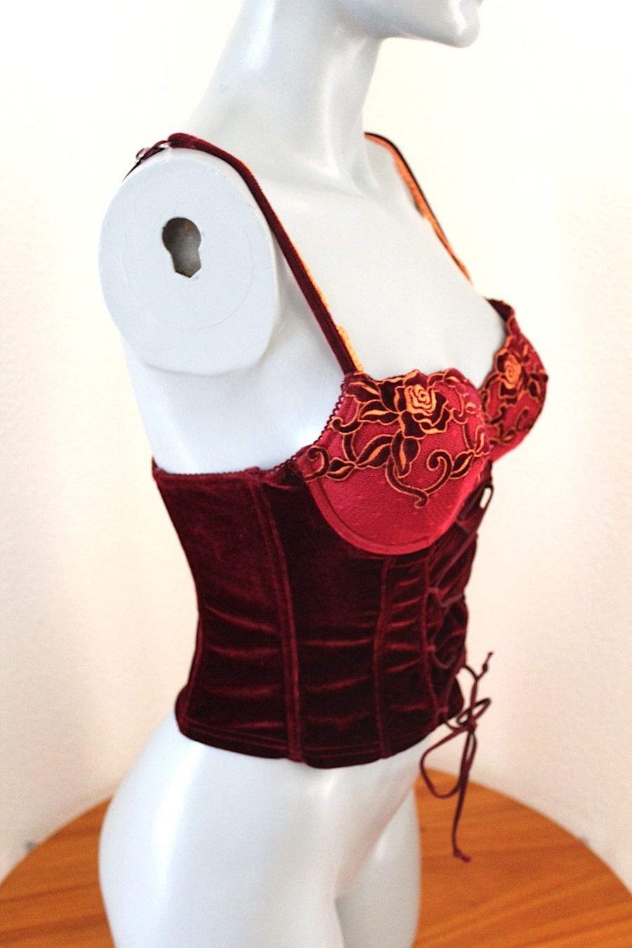 Top: Neuwertige Corsagen , Gr. 80B – Usato da Locarno venduto da madame-tus-sauds 1