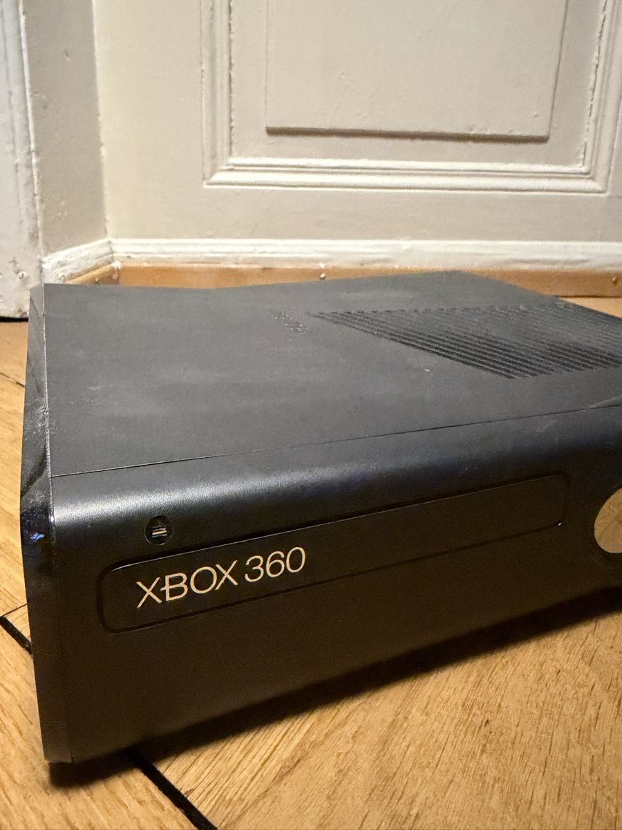 Microsoft Consoles: XBOX 360 inkl. Controller  – D'occasion à Basel par two_n27b 1