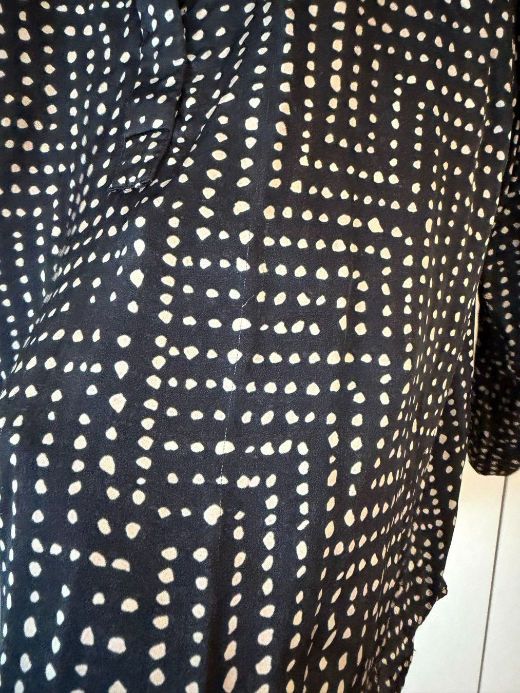 Nile Blusen: NILE Bluse schwarz gemustert, Gr. L – Gebraucht aus Neukirch an der Thur von foundby. 3