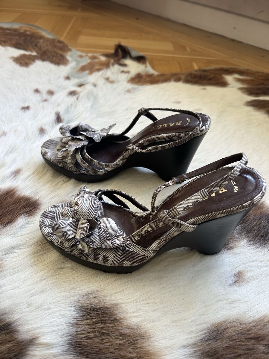 Bally Scarpe da donna: Bally Keilabsatz Sandalen mit Blumen Grösse 37 – Usato da Bern venduto da miafilippa01 3