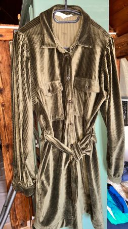Samtkleid/Bluse M olivgrün