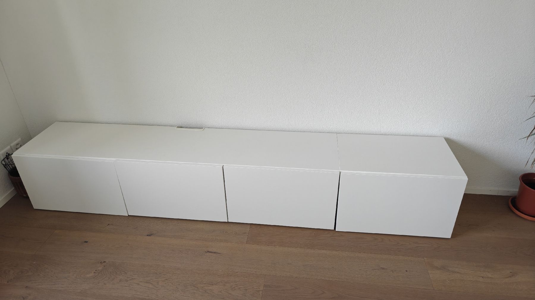 Ikea Meubles TV: Lowboard weiss 4 Tueren – D'occasion à Kilchberg ZH par mar_p22k